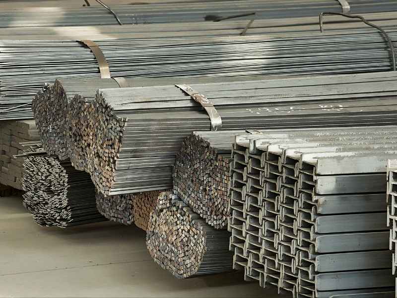 Distributor Besi